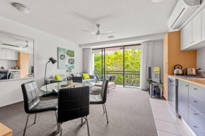 Resort Pad ~ 1Bed/1Bath/Balcony/1Car ~ 10 mins CBD